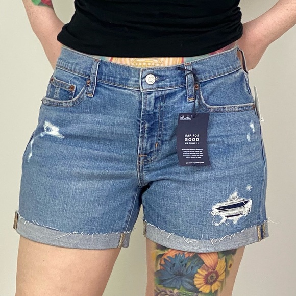GAP Pants - GAP 5" Short Mid-Rise Distressed Shorts size 8/29